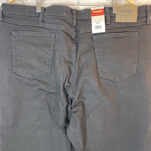 Wrangler Authentics Mens Black Relaxed Fit Straight Leg Jeans Size 42x36 NWT - Picture 6 of 8